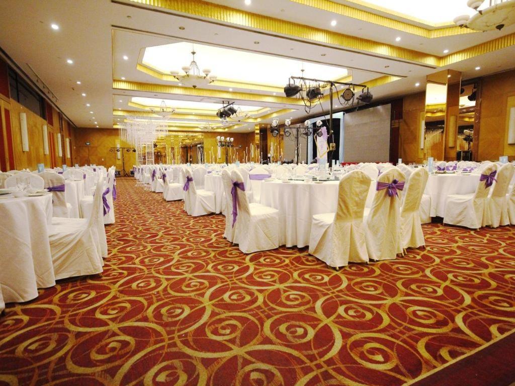 Dalian Grand Continent International Hotel Bagian luar foto